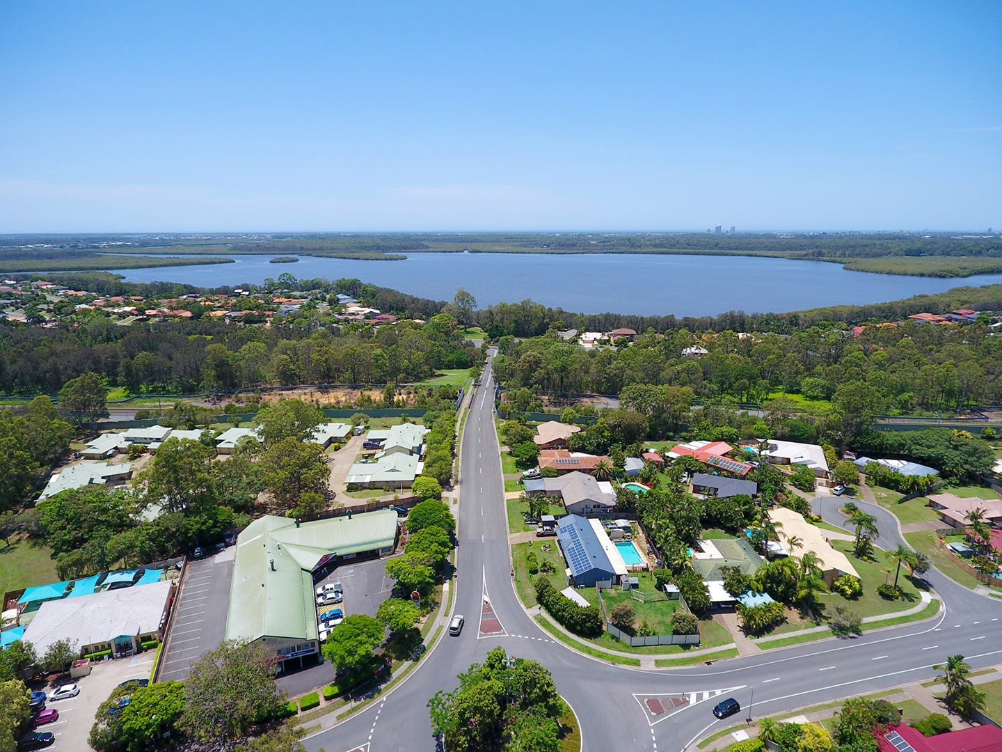 107 Mildura Drive Helensvale — site context